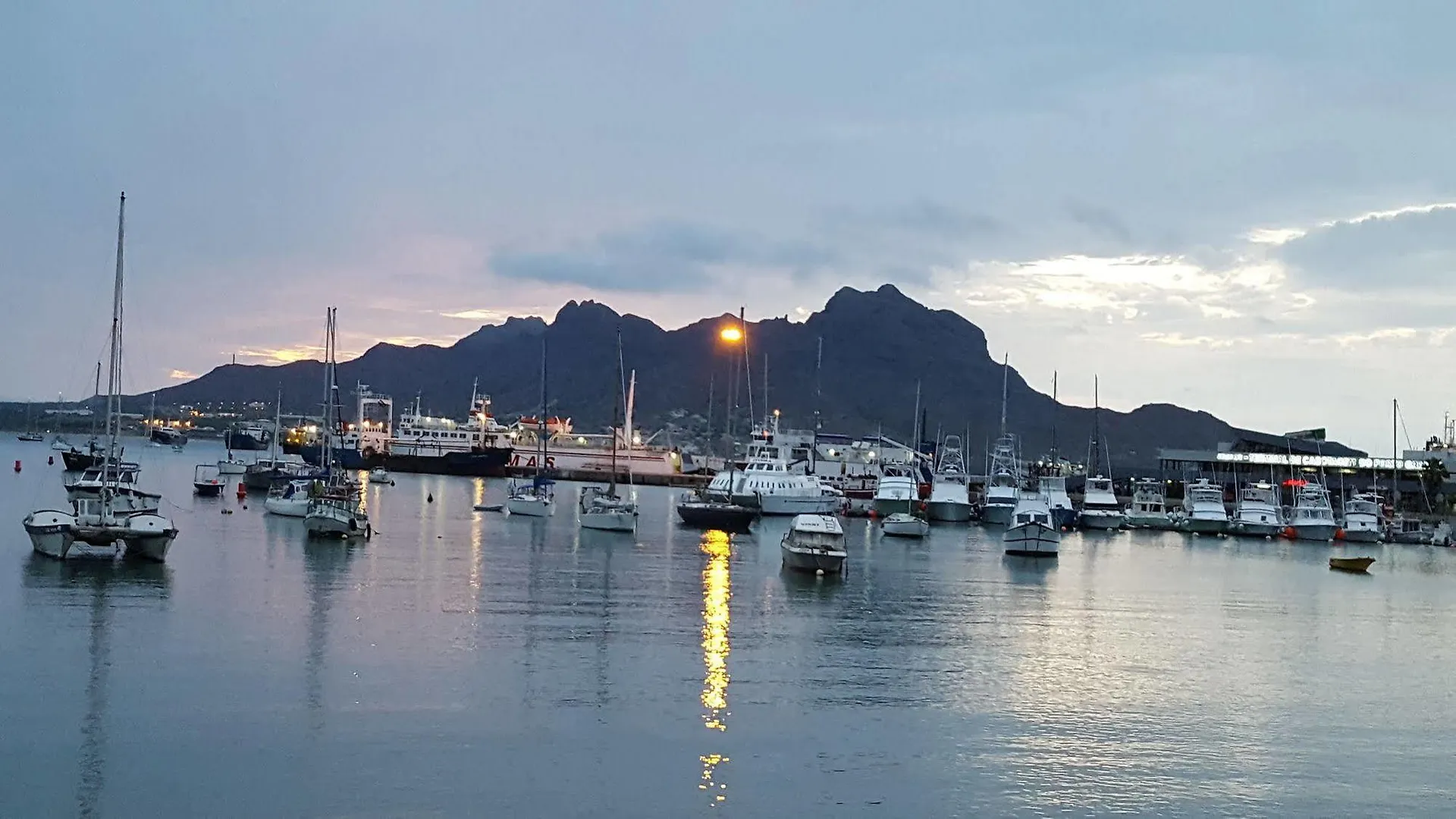 Chez Loutcha Residencial Hotel Mindelo